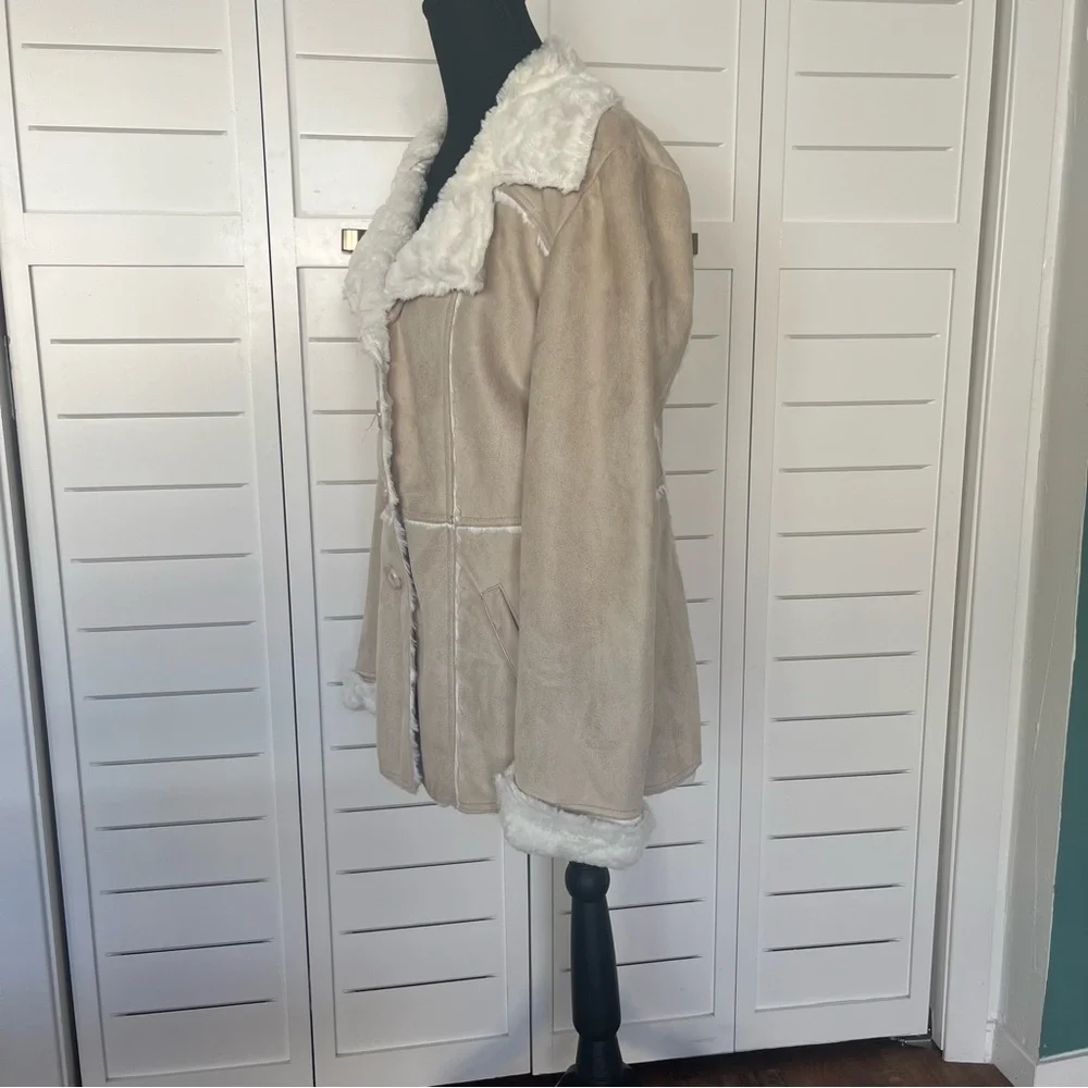 Cowgirl Legend NWOT Women's Faux Suede Tan Shearling Jacket Sz L - Picture 3 of 13